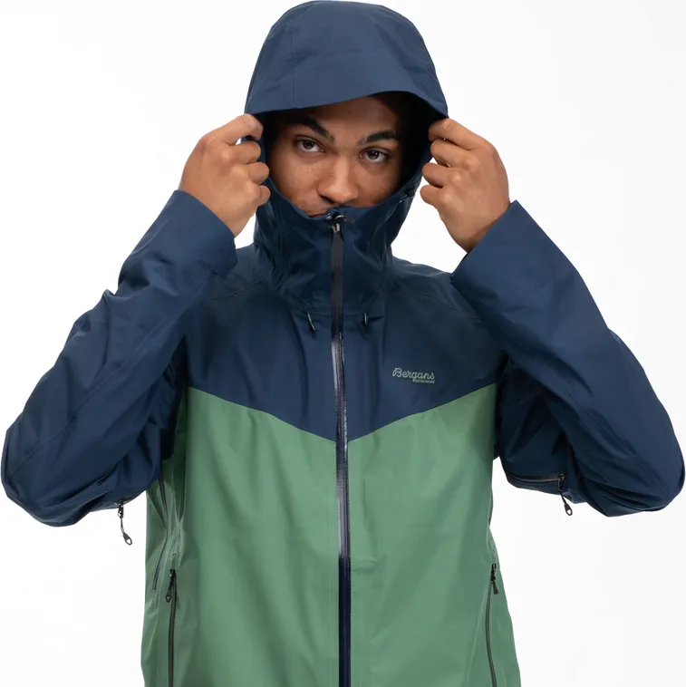Bergans Men&#x27;s Skarlight 3L Shell Jacket Dark Jade Green/Navy Blue | Buy Bergans Men&#x27;s Skarlight 3L Shell Jacket Dark Jade Green/Navy Blue here | Outnorth