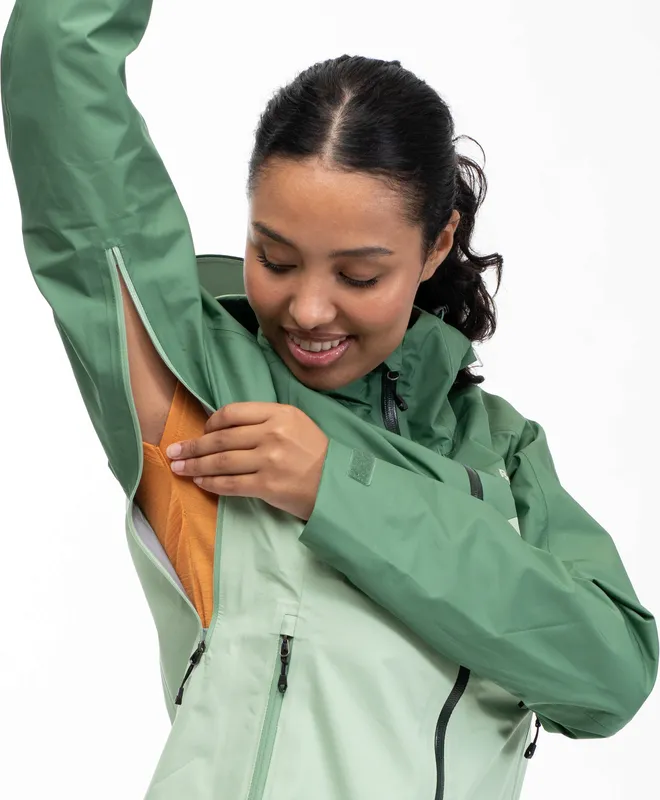 Bergans Women&#x27;s Skar light 3L Shell Jacket Light Jade Green/Dark Jade Green | Buy Bergans Women&#x27;s Skar light 3L Shell Jacket Light Jade Green/Dark Jade Green here | Outnorth