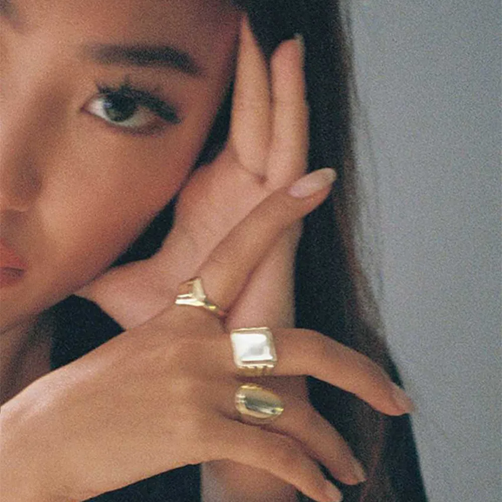 DIAMOND SHAPE SQUARE SIGNET RING