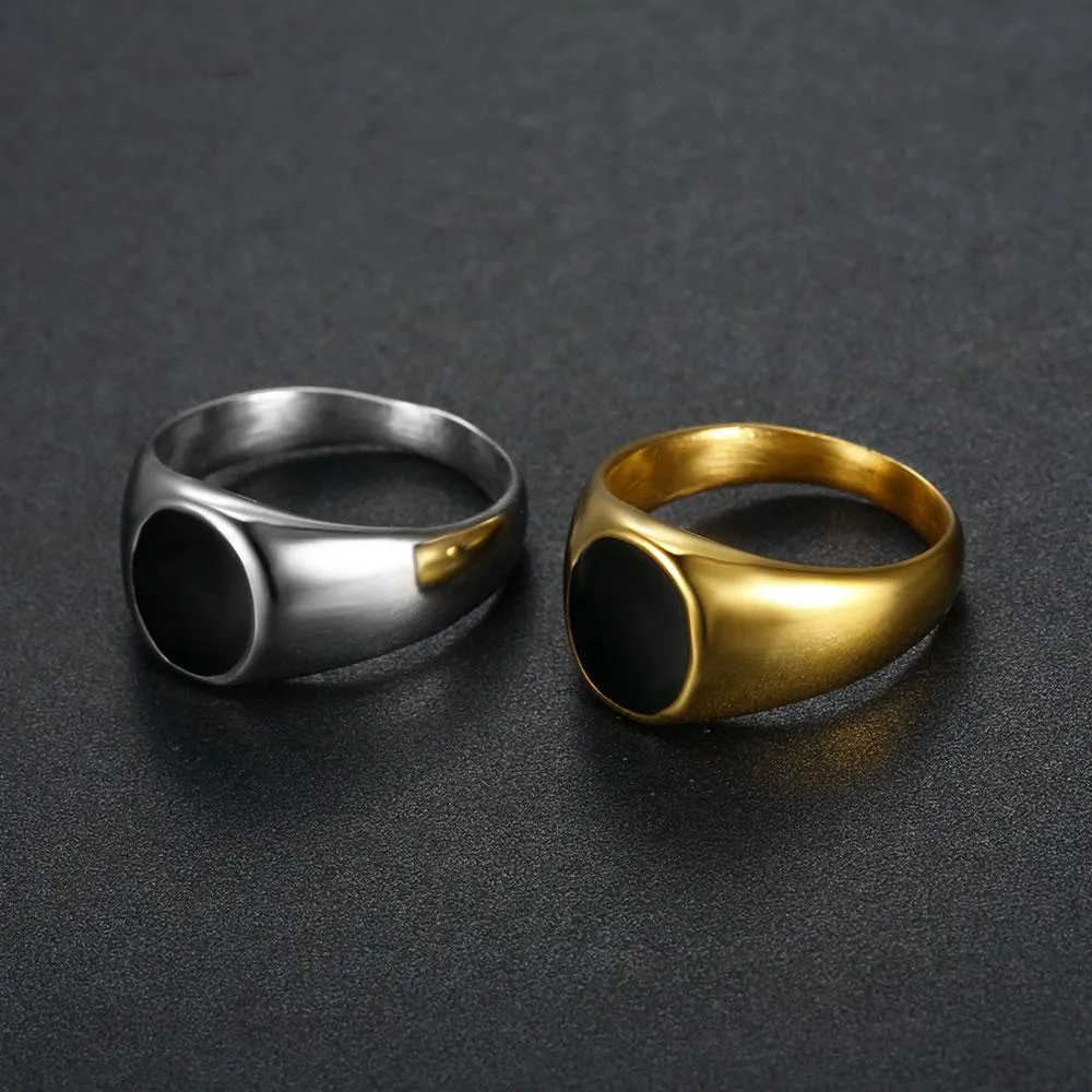 MINI OVAL BLACK SIGNET RING