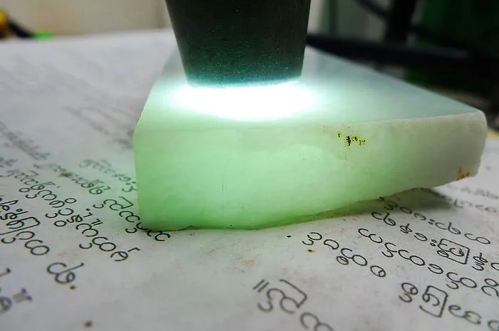Natural Jade Rough Jadeite Raw (210g,11.1X4.4X1.8cm)