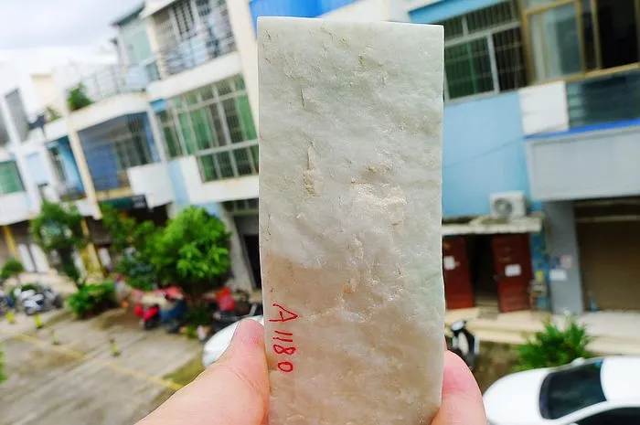 Natural Jade Rough Jadeite Raw (210g,11.1X4.4X1.8cm)