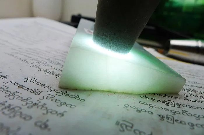 Natural Jade Rough Jadeite Raw (210g,11.1X4.4X1.8cm)