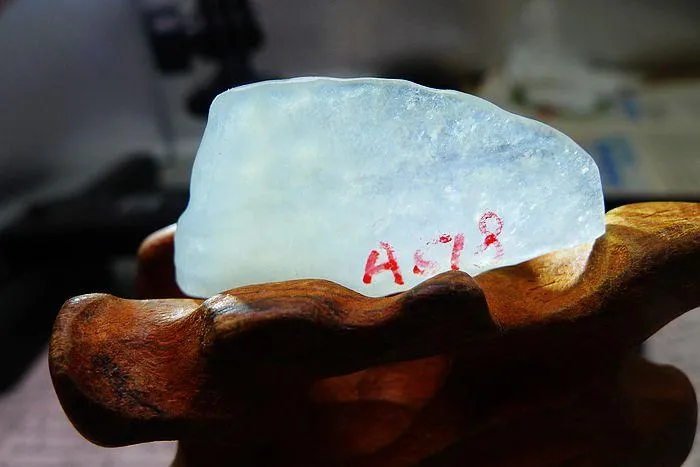 Natural Jade Rough Jadeite Raw (6.5g,3.8X2.1X0.5cm)