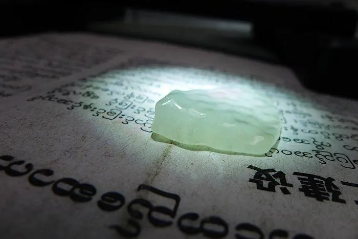 Natural Jade Rough Jadeite Raw (6.5g,3.8X2.1X0.5cm)