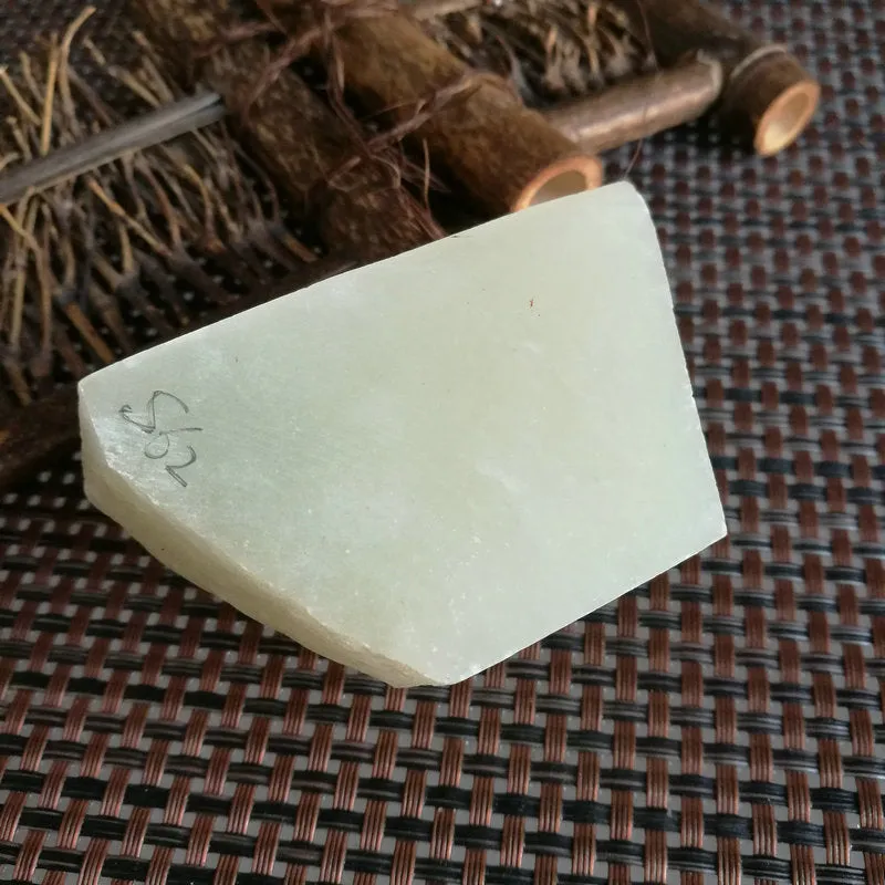 Natural Kunlun Jade Rough Nephrite Raw (202g, 7X4.5x3.5cm)