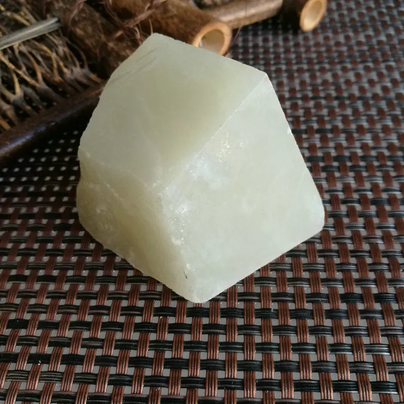 Natural Kunlun Jade Rough Nephrite Raw (202g, 7X4.5x3.5cm)