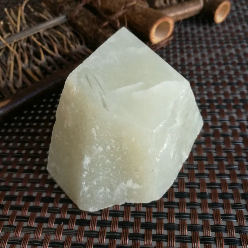 Natural Kunlun Jade Rough Nephrite Raw (202g, 7X4.5x3.5cm)