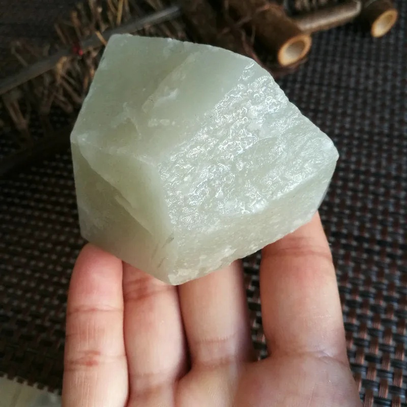 Natural Kunlun Jade Rough Nephrite Raw (202g, 7X4.5x3.5cm)