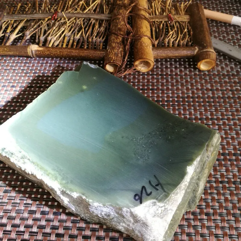 Natural Kunlun Jade Rough Nephrite Raw (780g, 11X7.5x2.7cm)