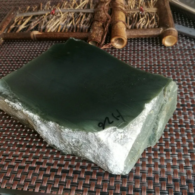 Natural Kunlun Jade Rough Nephrite Raw (780g, 11X7.5x2.7cm)