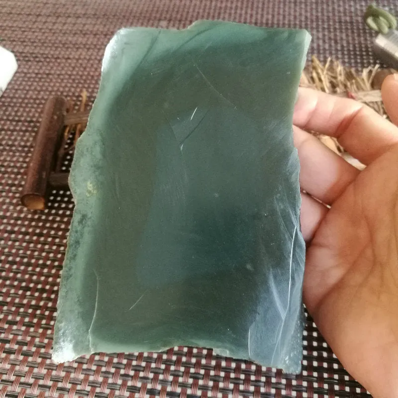Natural Kunlun Jade Rough Nephrite Raw (780g, 11X7.5x2.7cm)