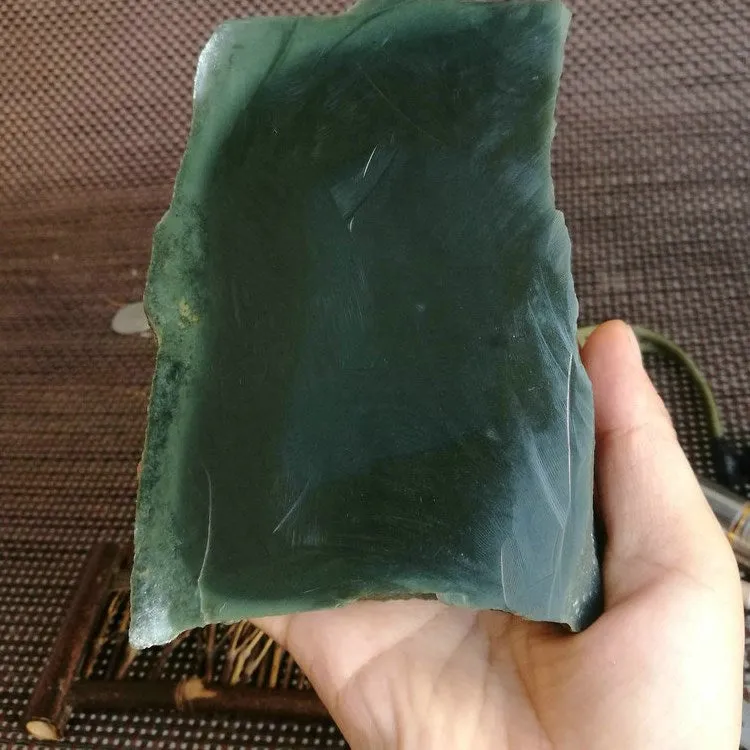 Natural Kunlun Jade Rough Nephrite Raw (780g, 11X7.5x2.7cm)