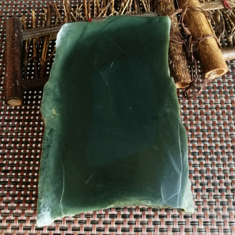 Natural Kunlun Jade Rough Nephrite Raw (780g, 11X7.5x2.7cm)