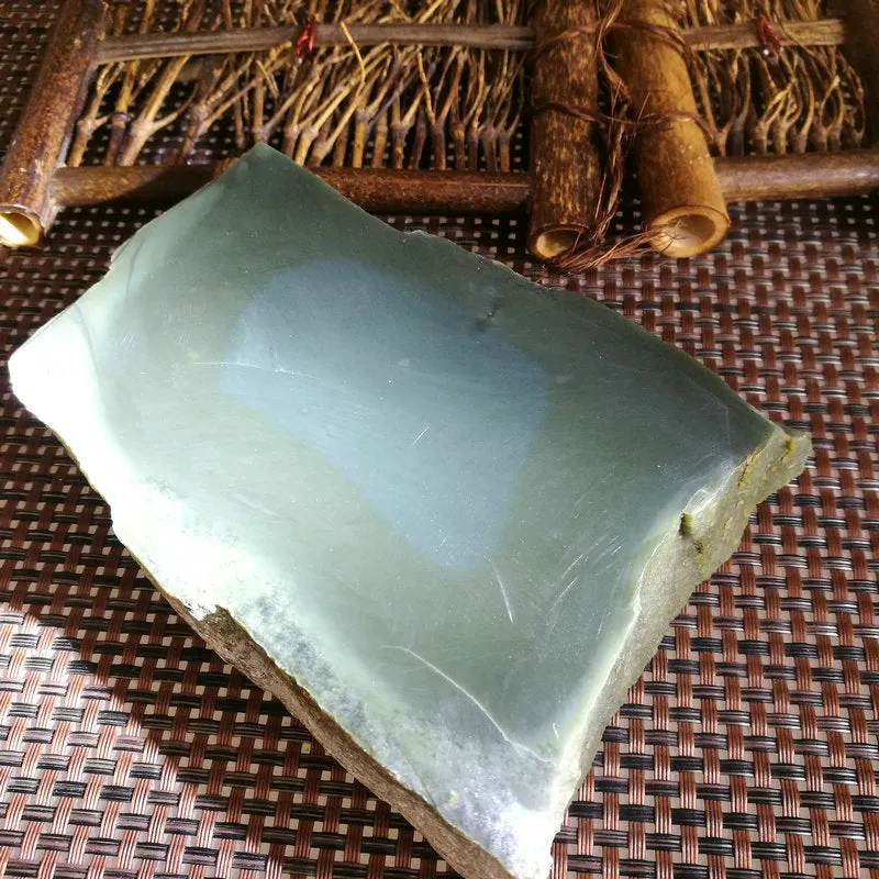 Natural Kunlun Jade Rough Nephrite Raw (780g, 11X7.5x2.7cm)