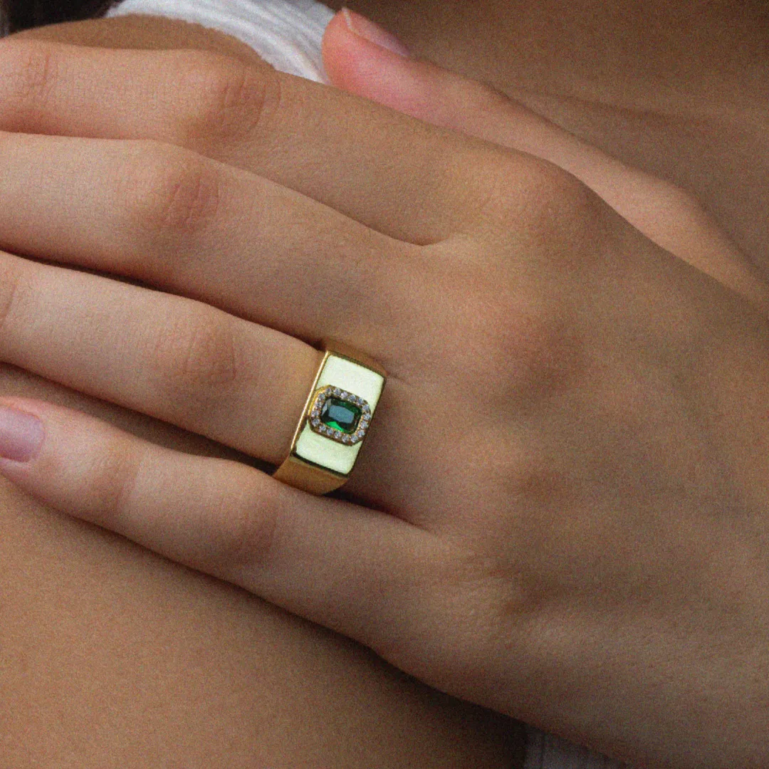 THE GREEN STONE SQUARE SIGNET RING